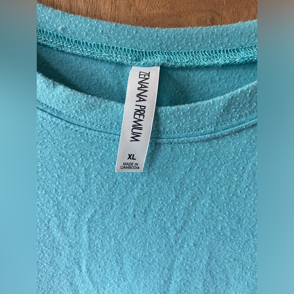 Blue top• - Picture 3 of 4